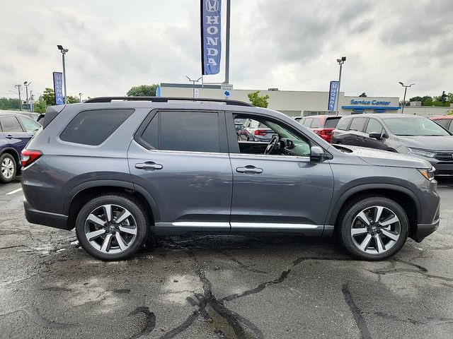 Used 2025 Honda Pilot Touring image 7