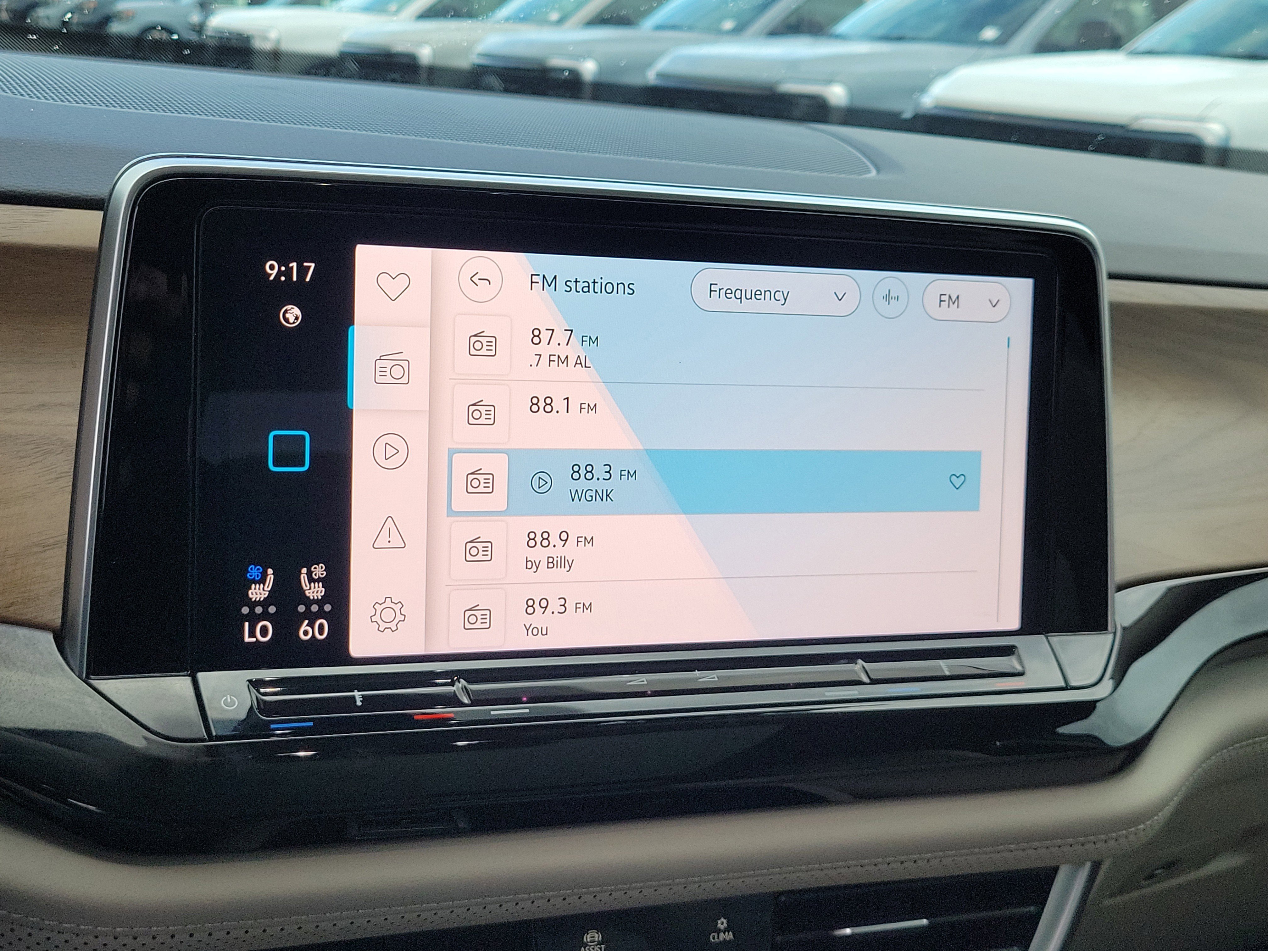 Used 2025 Volkswagen Atlas SE FWD image 30