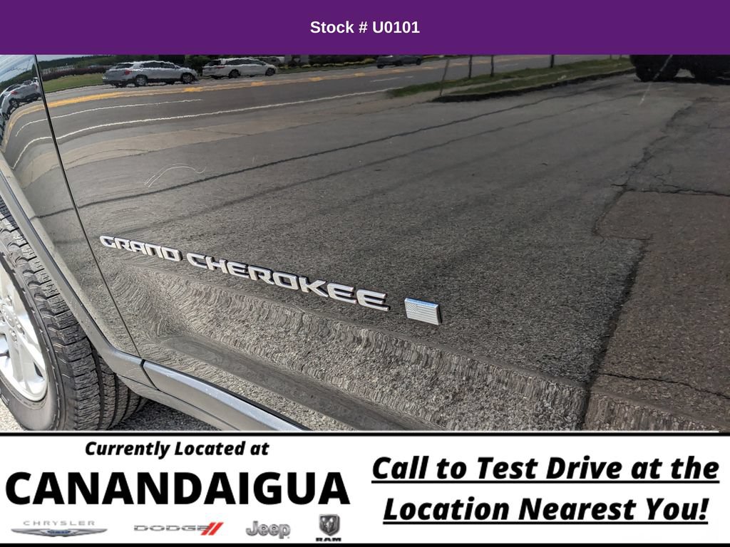 Used 2023 Jeep Grand Cherokee Laredo AWD/4WD image 36