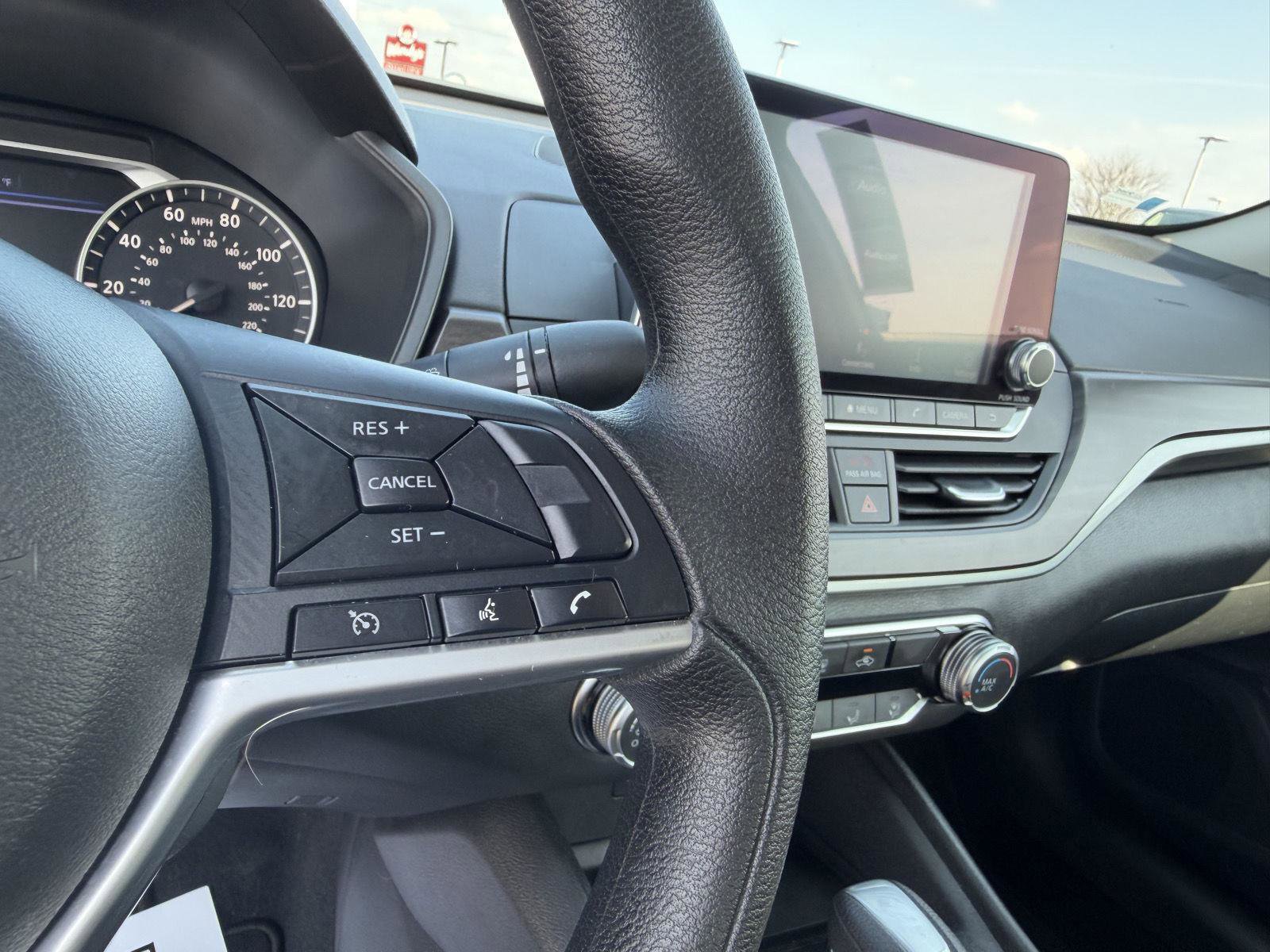 Used 2025 Nissan Altima 2.5 SV image 17