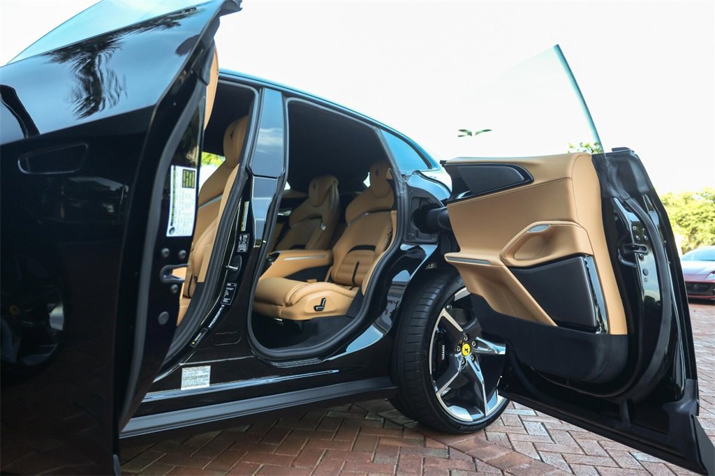 Certified 2024 Ferrari Purosangue Base image 40