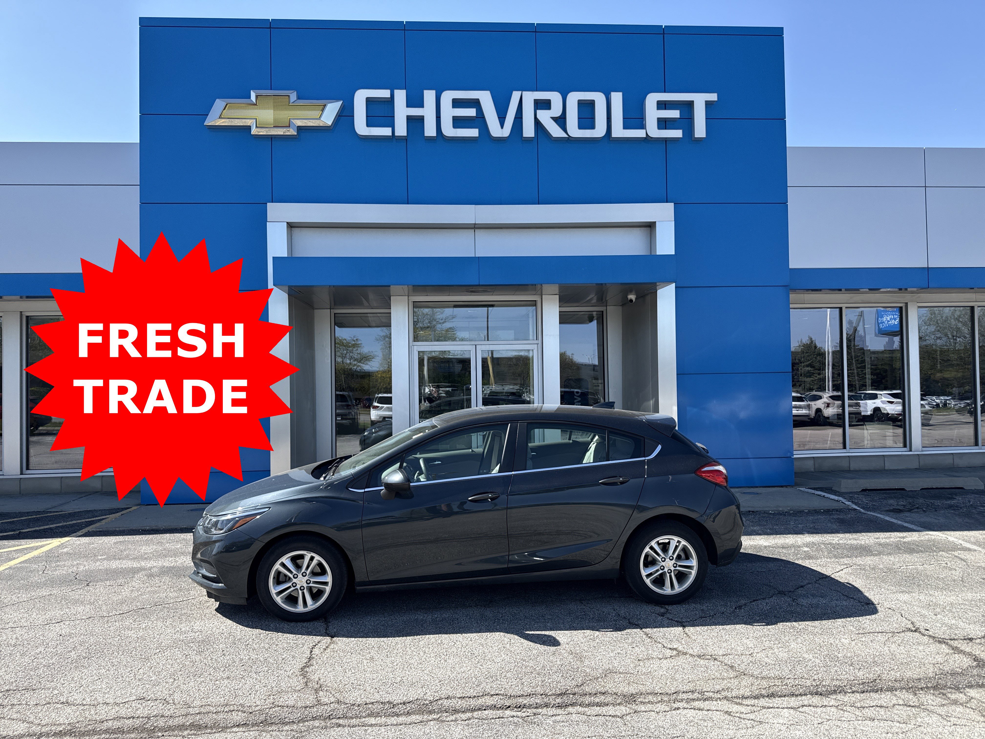 Used 2018 Chevrolet Cruze LT w/ Convenience Package FWD image 2