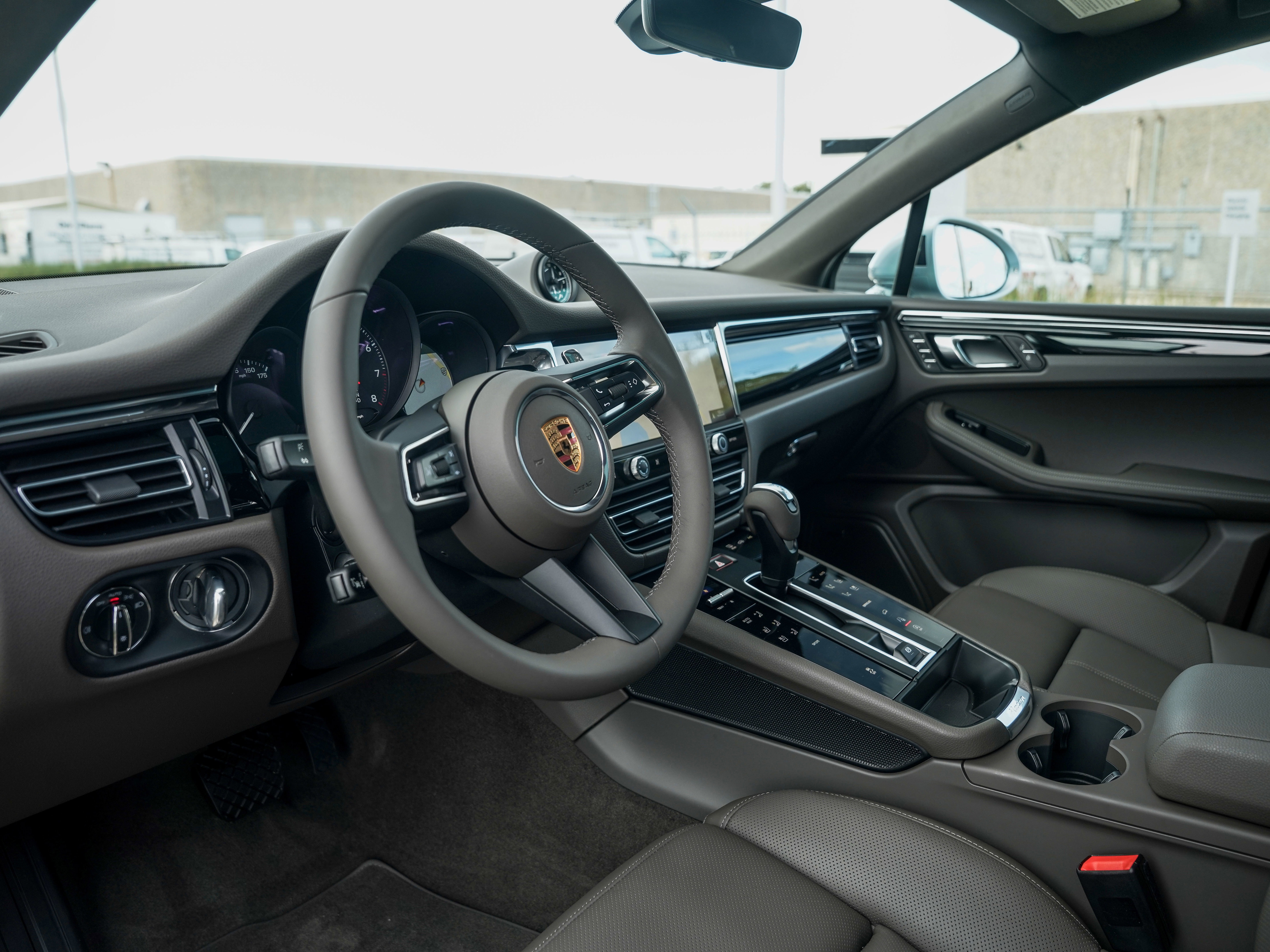 New 2026 Porsche Macan image 4