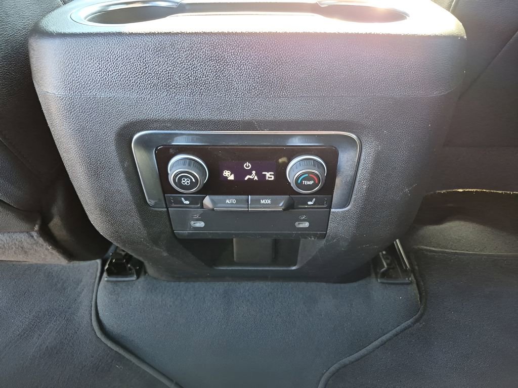 Used 2022 Chevrolet Suburban RST w/ Luxury Package RWD image 22