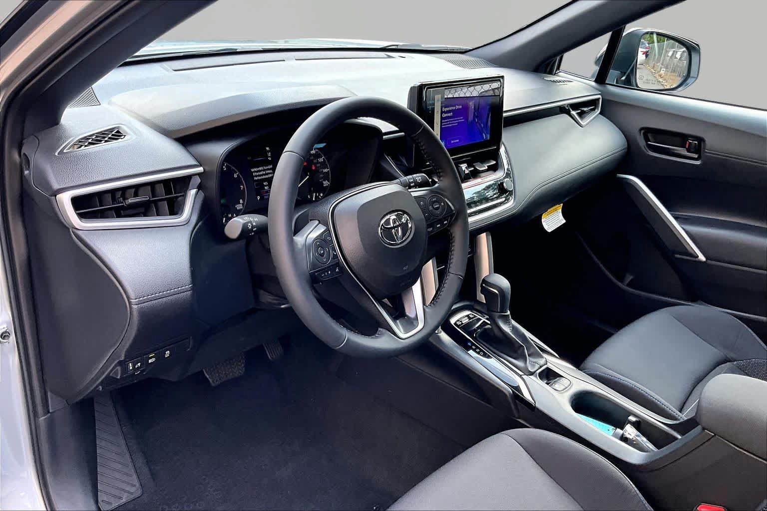 Used 2024 Toyota Corolla Cross AWD Hybrid w/ Moonroof Package image 18