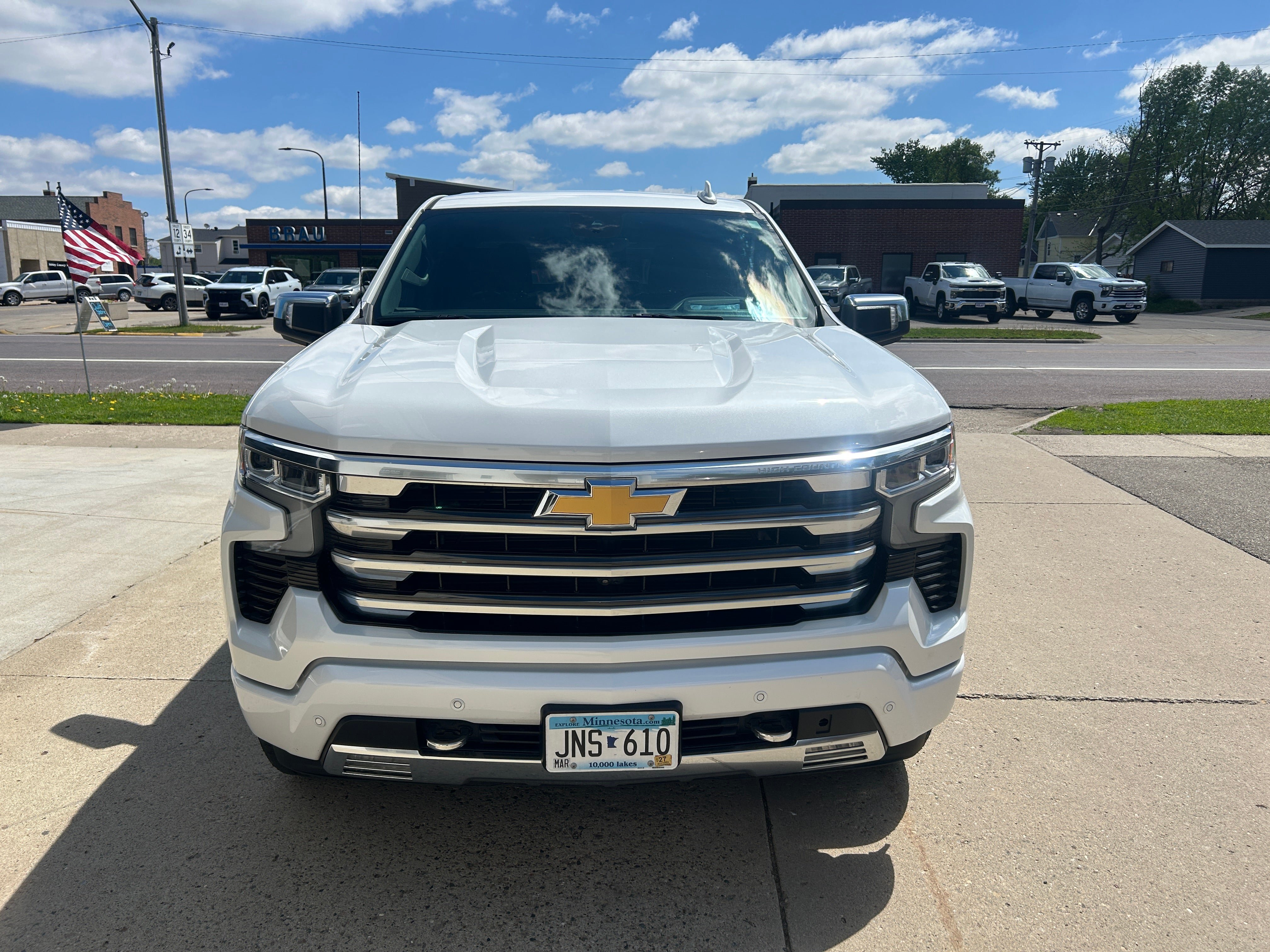 Used 2023 Chevrolet Silverado 1500 High Country w/ Technology Package AWD/4WD image 3