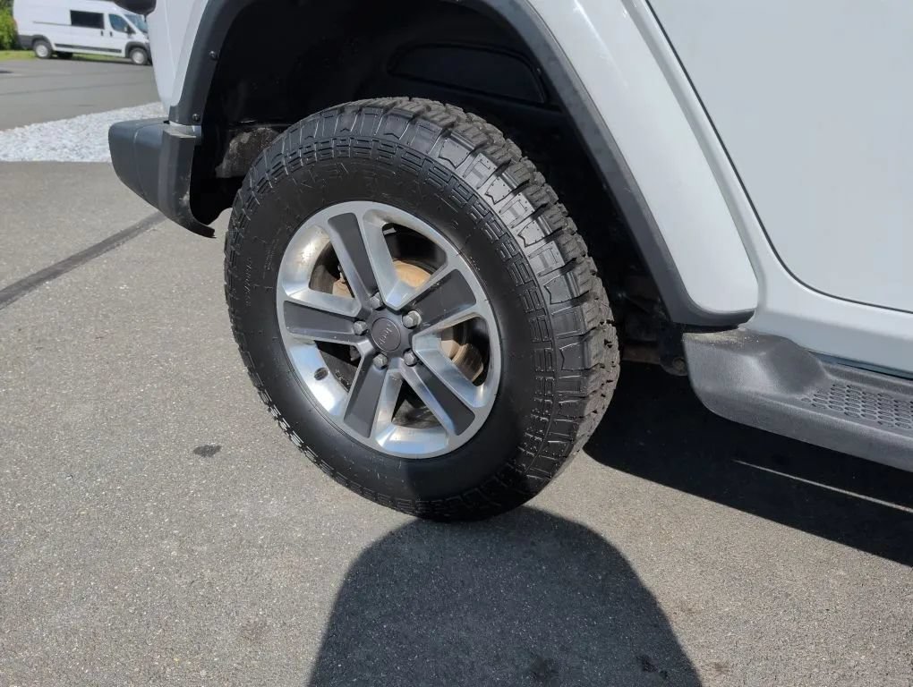 Used 2018 Jeep Wrangler Unlimited Sahara AWD/4WD image 16
