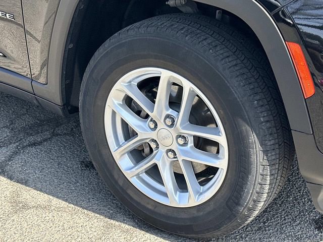 Used 2023 Jeep Grand Cherokee Laredo image 7