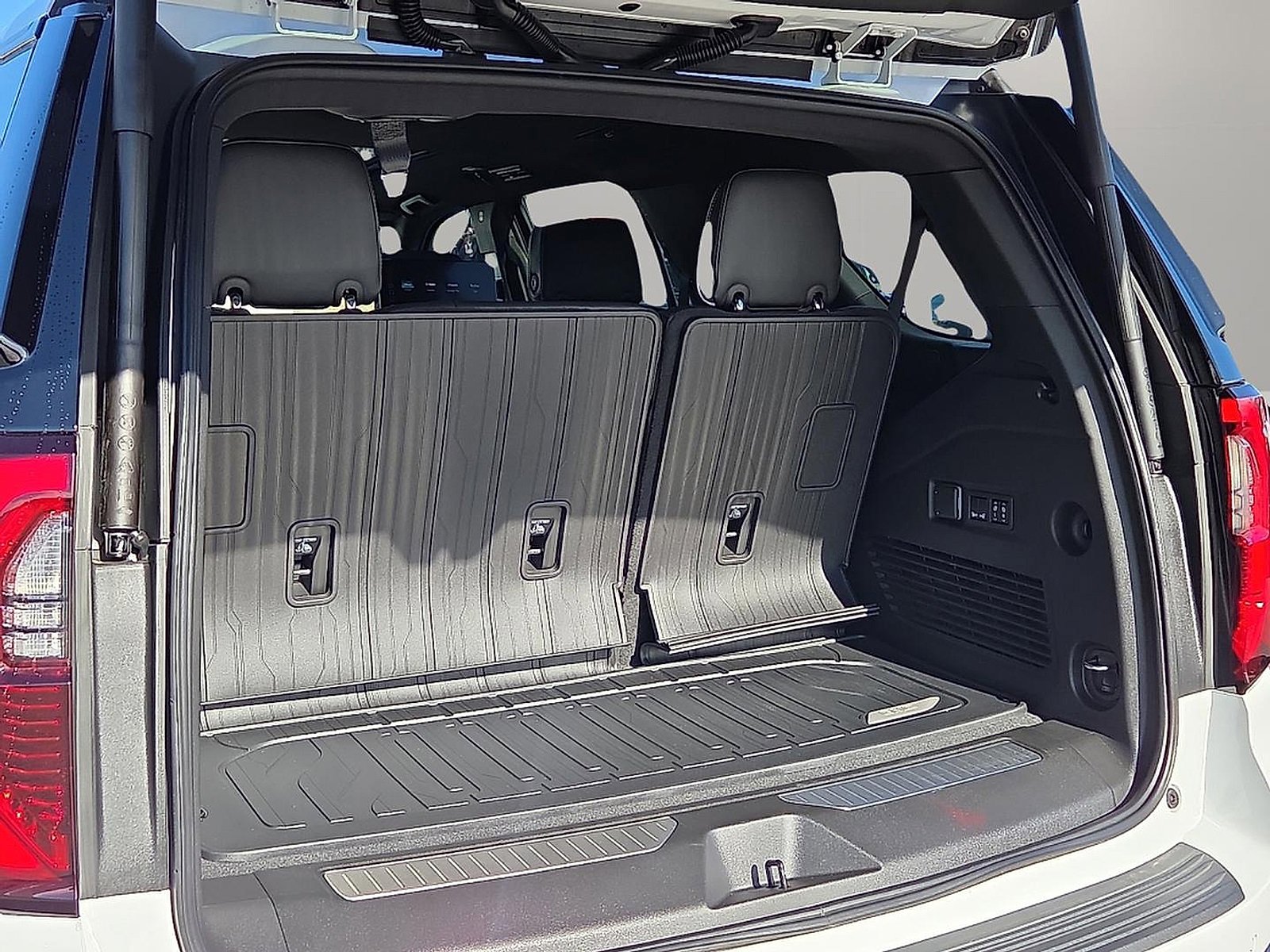 Used 2026 GMC Yukon AT4 Ultimate w/ LPO, Floor Liner Package image 9