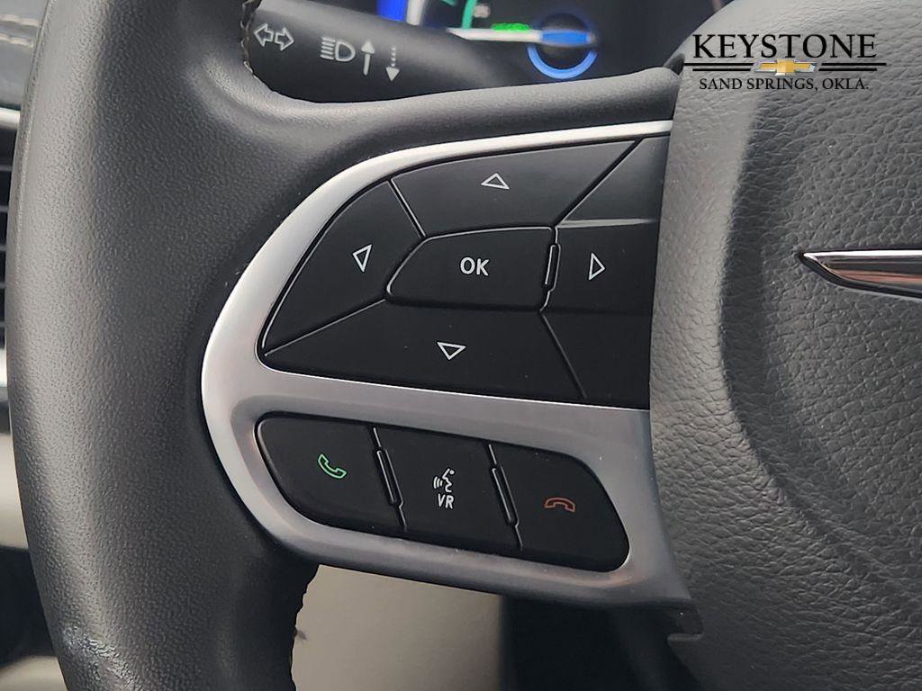 Used 2022 Chrysler Pacifica Touring-L image 28