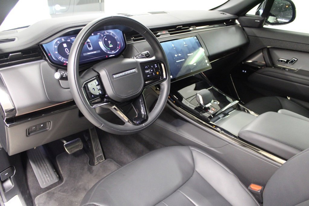Used 2025 Land Rover Range Rover Sport Dynamic SE image 4