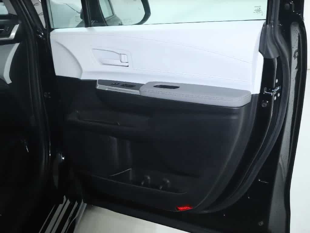 Certified 2026 Toyota Sienna LE AWD/4WD image 29