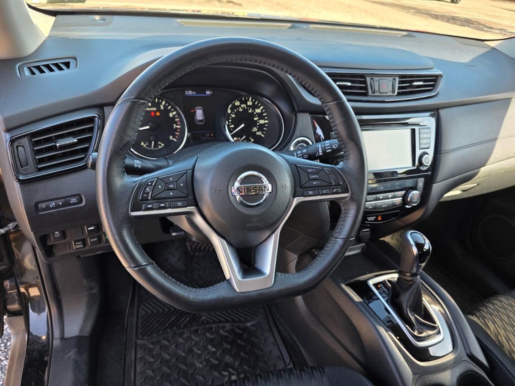 Used 2018 Nissan Rogue SV image 15