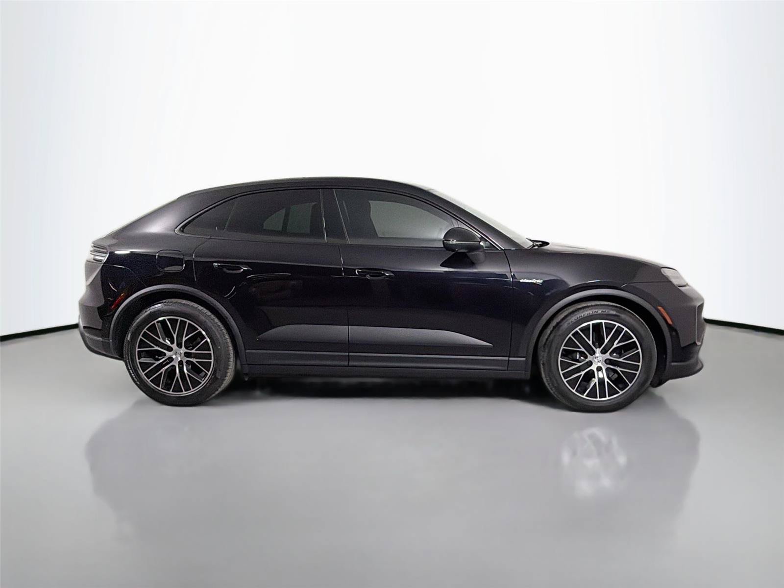 Certified 2026 Porsche Macan 4 Electric AWD/4WD image 8