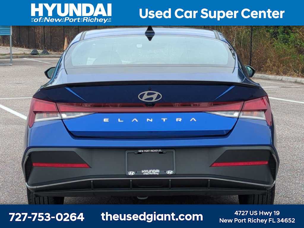 Used 2025 Hyundai Elantra Sport FWD image 4