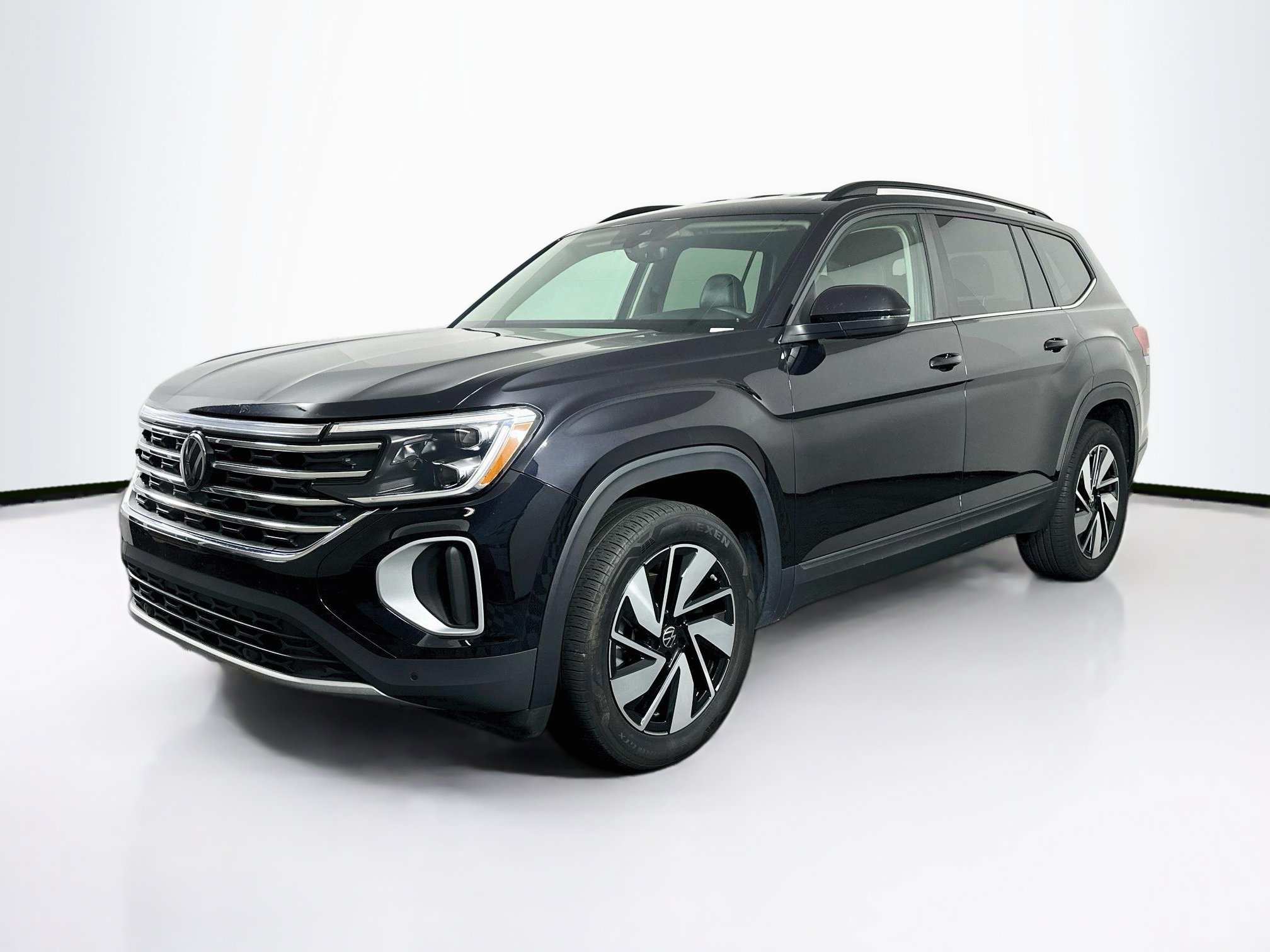 Used 2025 Volkswagen Atlas SE FWD image 3