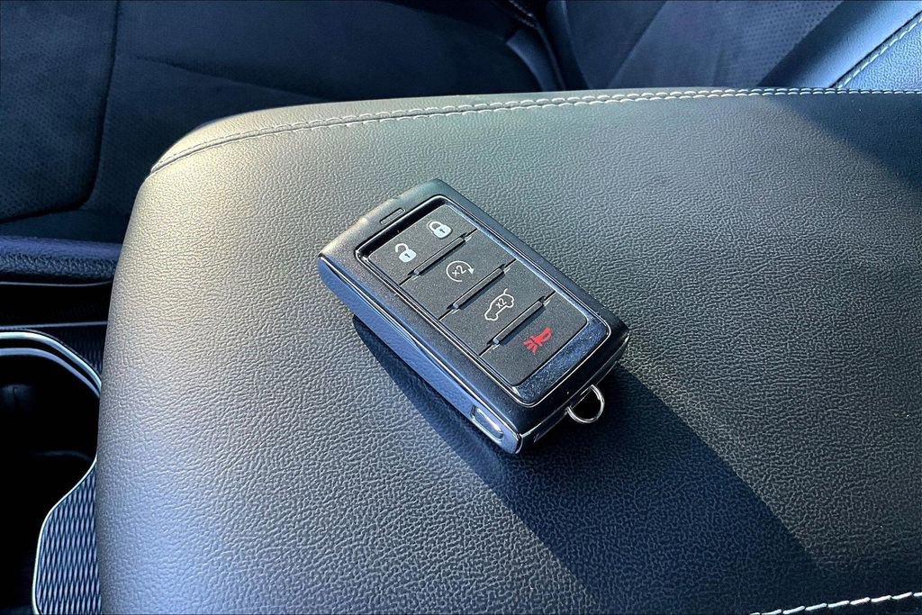 Used 2024 Jeep Grand Cherokee L Altitude image 11