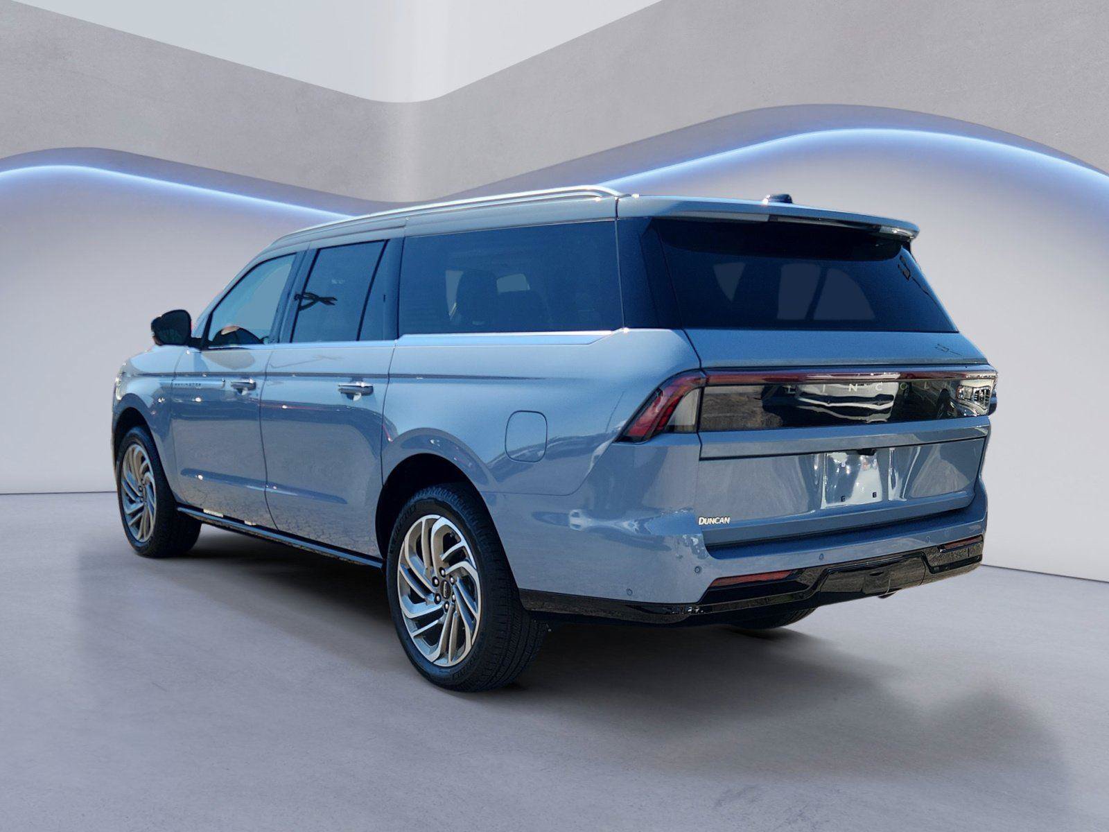 Used 2025 Lincoln Navigator L Reserve AWD/4WD image 5