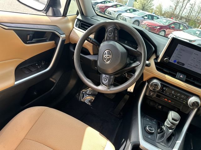 Used 2024 Toyota RAV4 LE AWD/4WD image 20