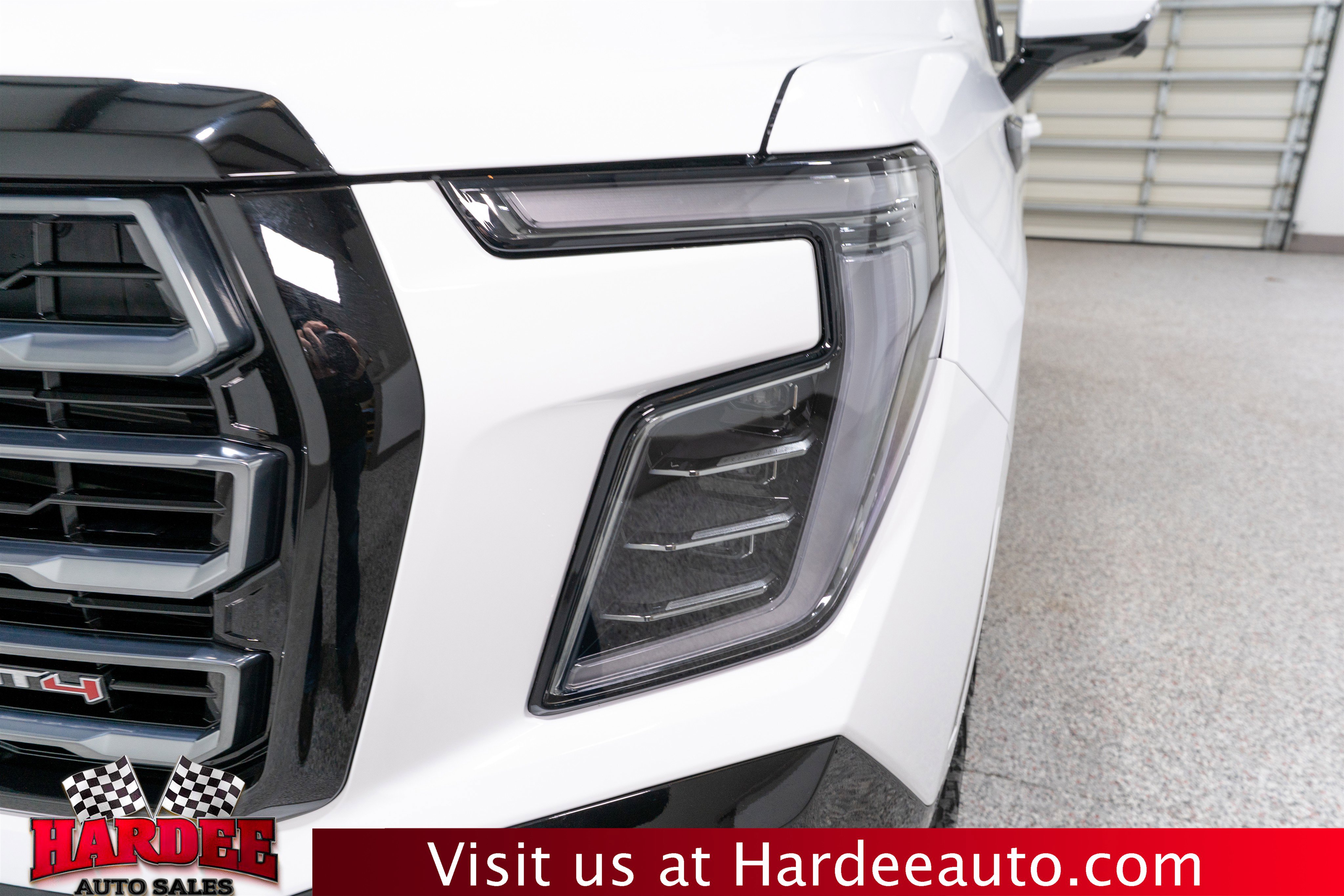 Used 2025 GMC Yukon AT4 w/ Premium Trailering Package image 8