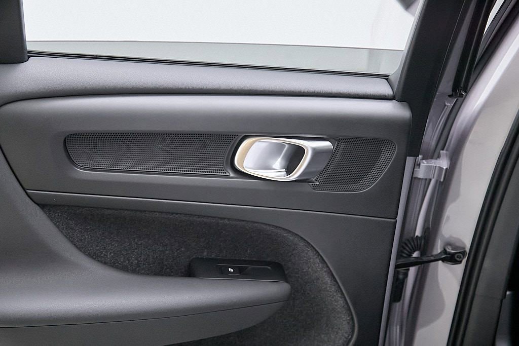 New 2026 Volvo XC40 B5 Plus w/ Protection Package Premier image 23