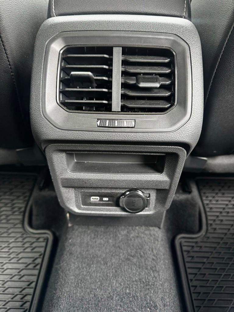 Used 2021 Volkswagen Tiguan SEL image 16