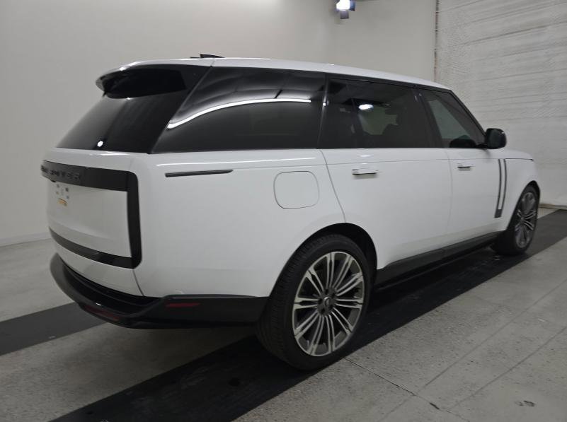 Used 2025 Land Rover Range Rover Long Wheelbase SE image 3