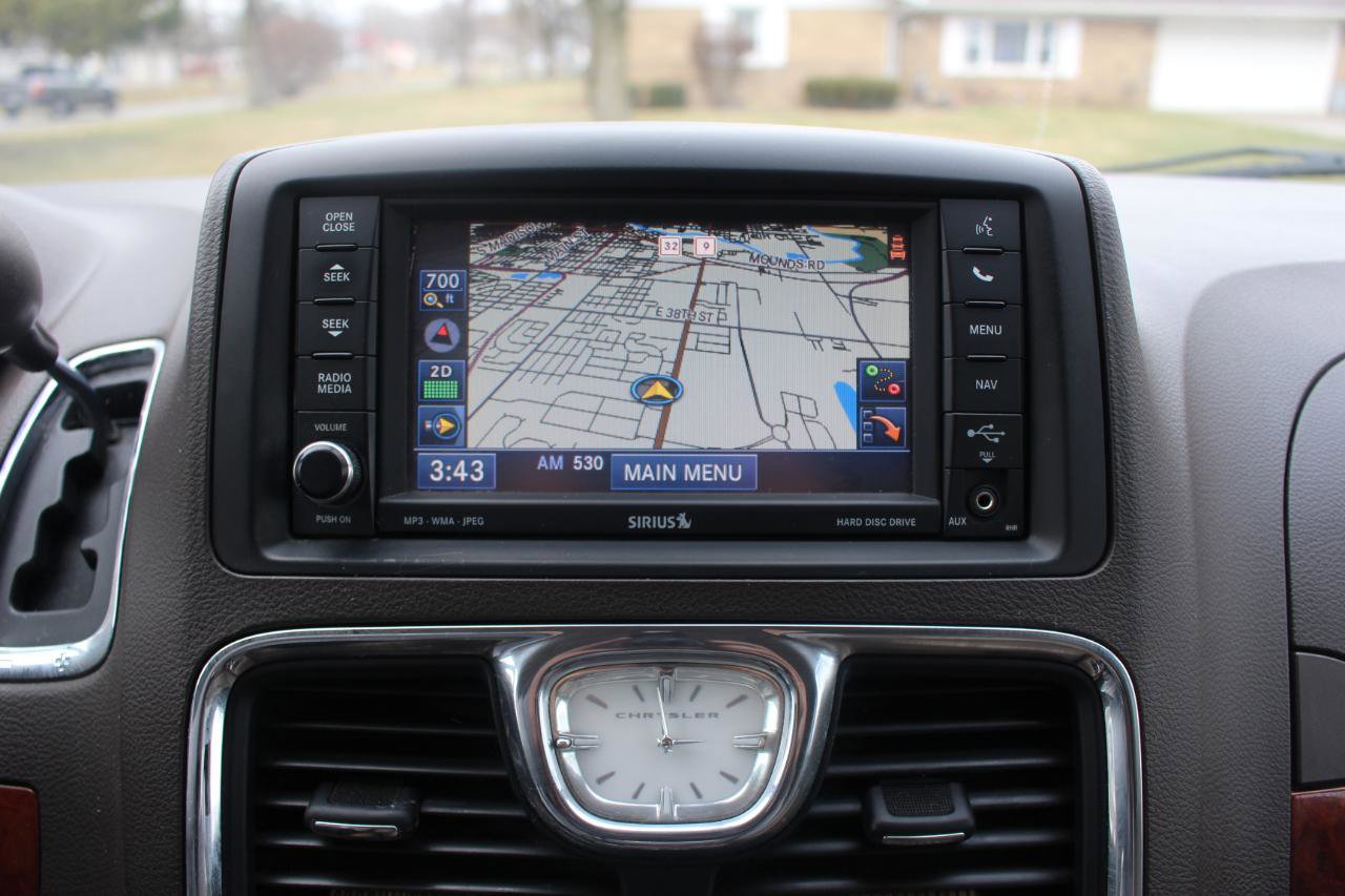 Used 2013 Chrysler Town & Country Limited w/ Trailer Tow Group FWD image 24