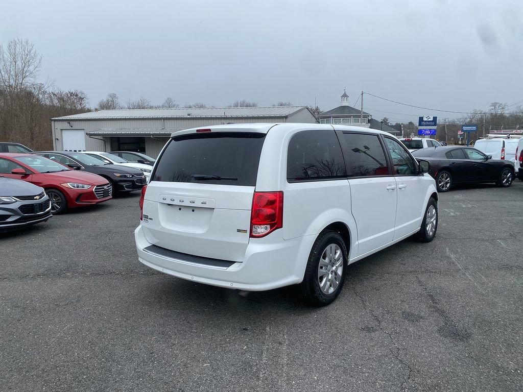 Used 2018 Dodge Grand Caravan SE w/ UConnect Hands-Free Group image 5