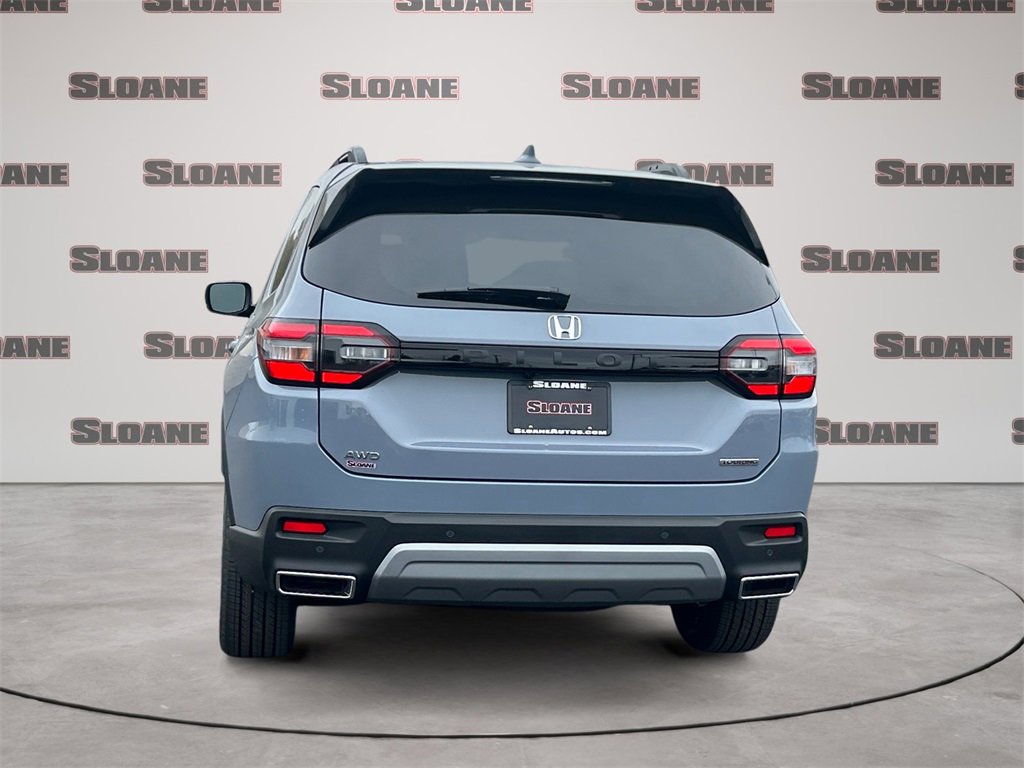 New 2025 Honda Pilot Touring image 4