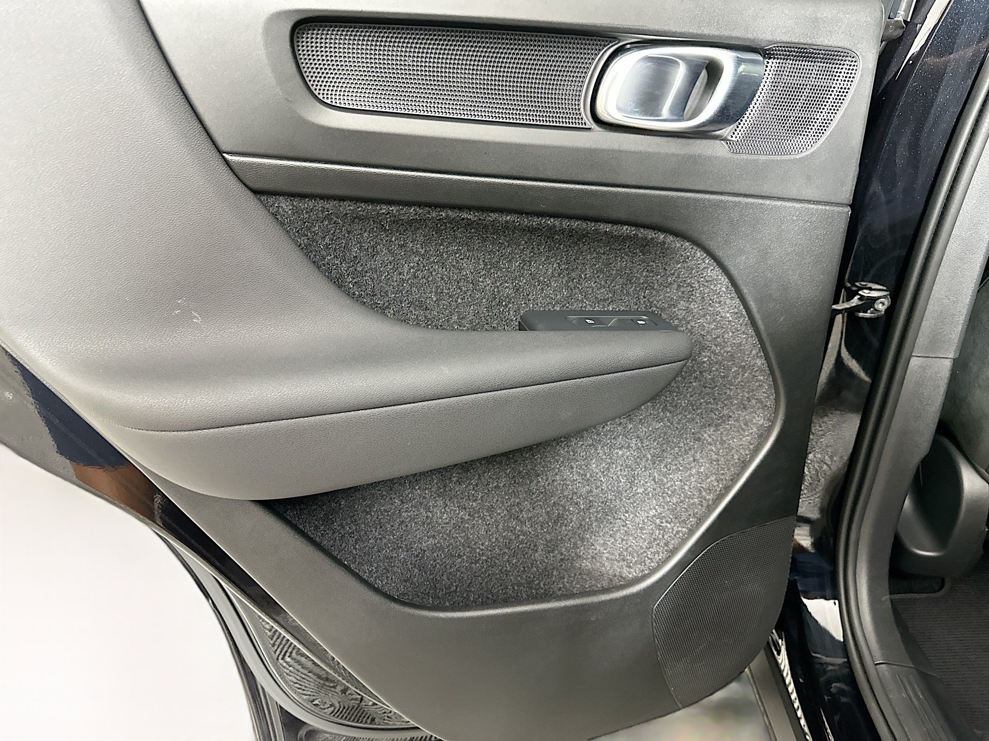 Used 2023 Volvo C40 P8 Recharge Plus AWD/4WD image 27