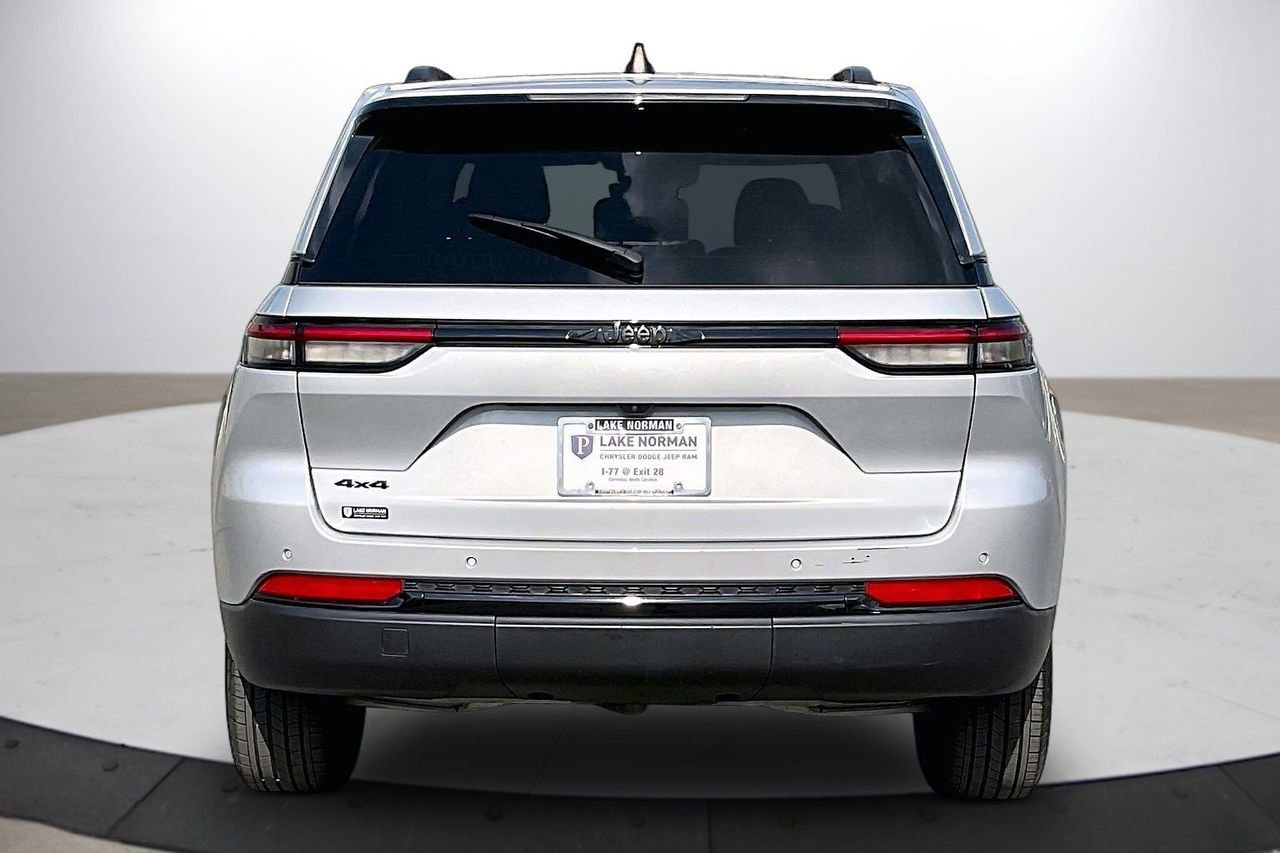 Certified 2025 Jeep Grand Cherokee Altitude image 8