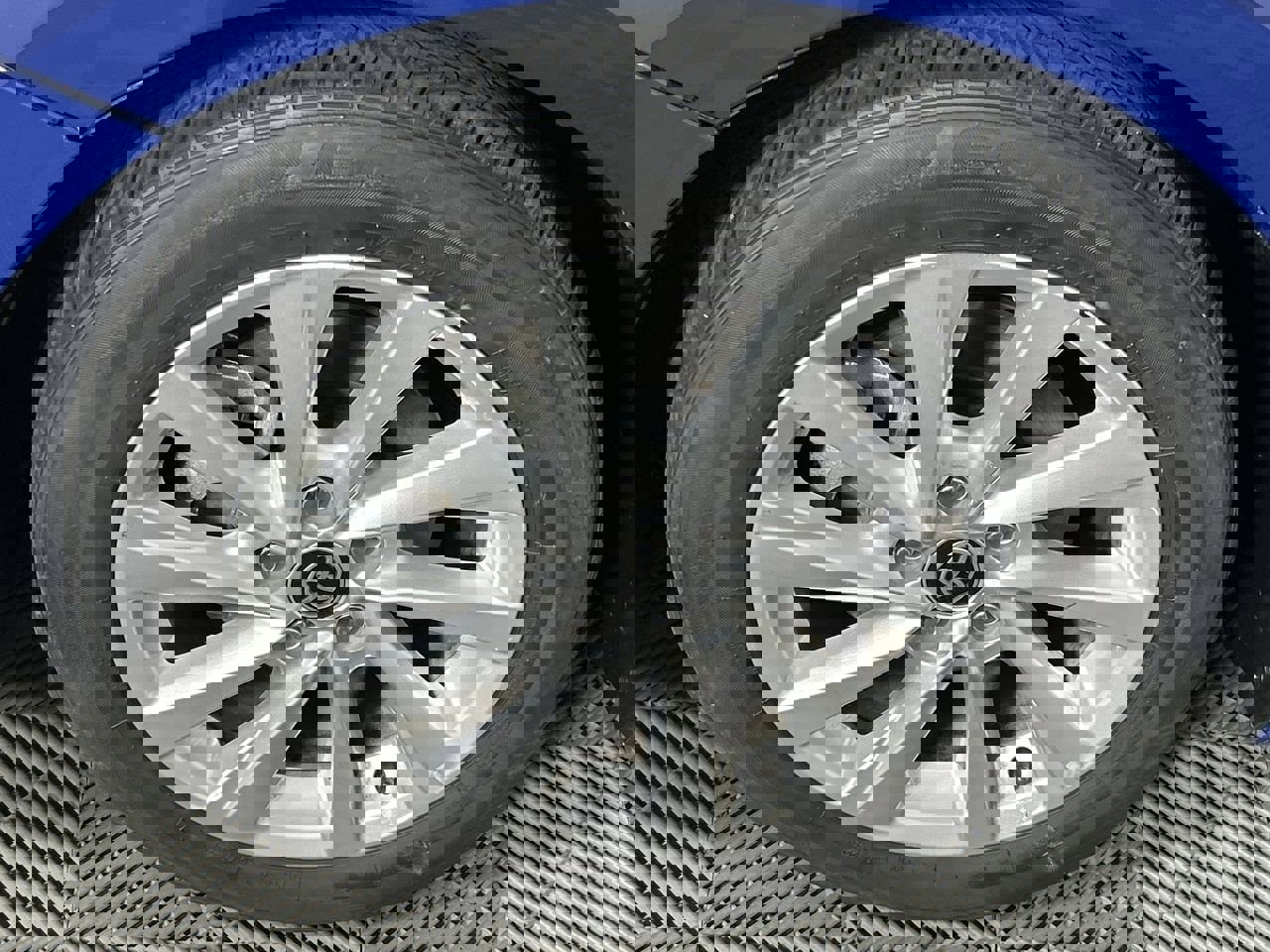 Used 2023 Toyota Camry LE image 10