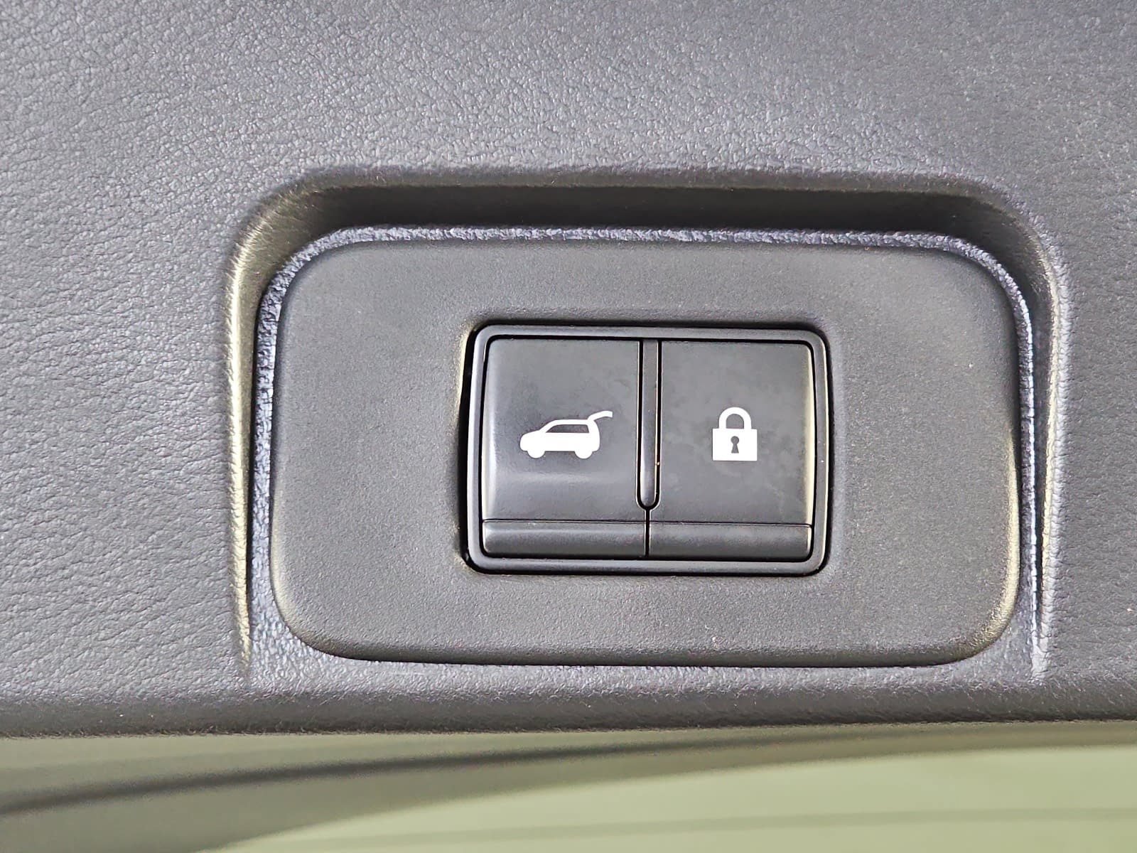 Used 2023 Nissan Rogue SV w/ SV Premium B Package FWD image 13
