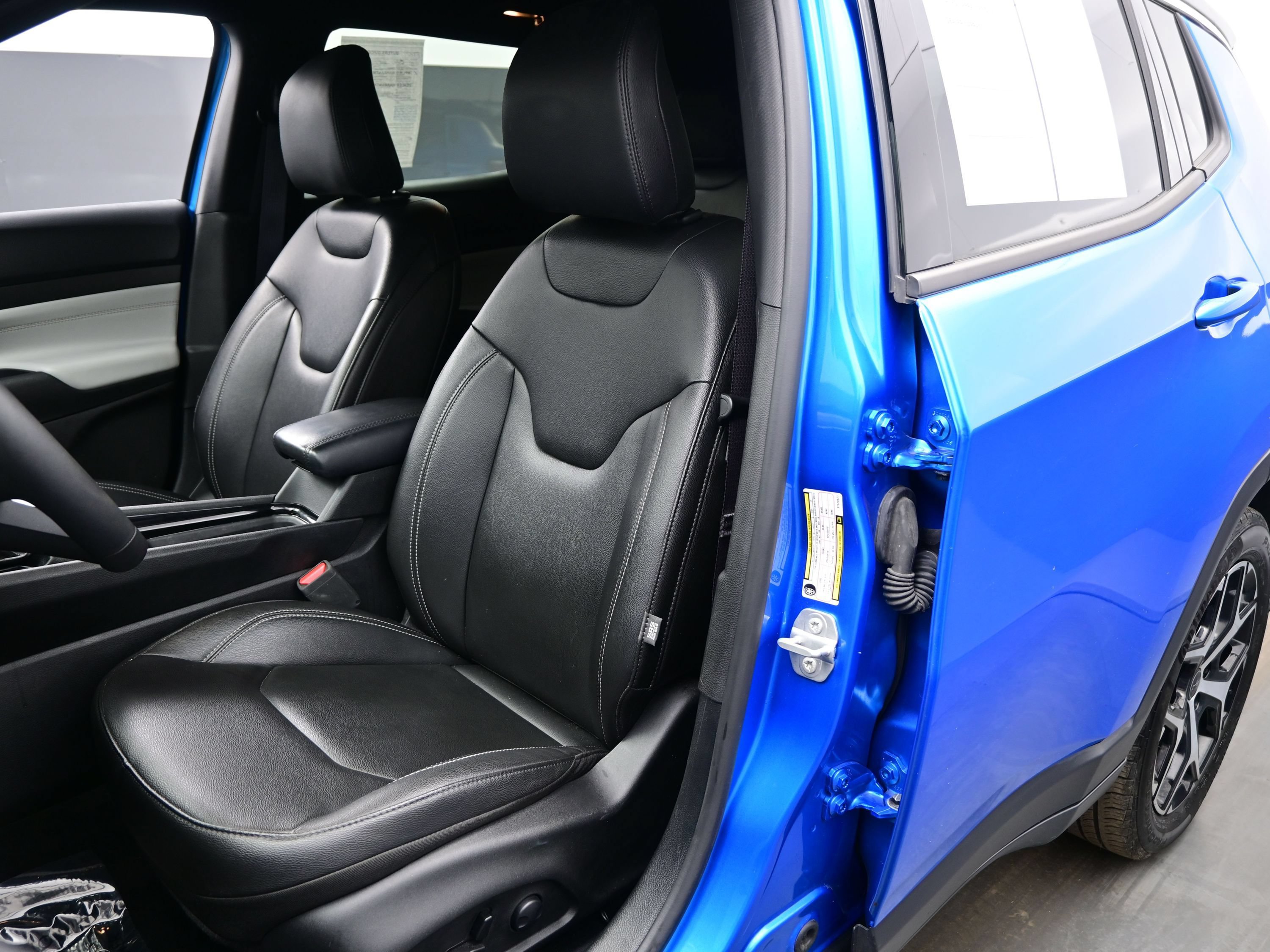 Used 2025 Jeep Compass Limited AWD/4WD image 11
