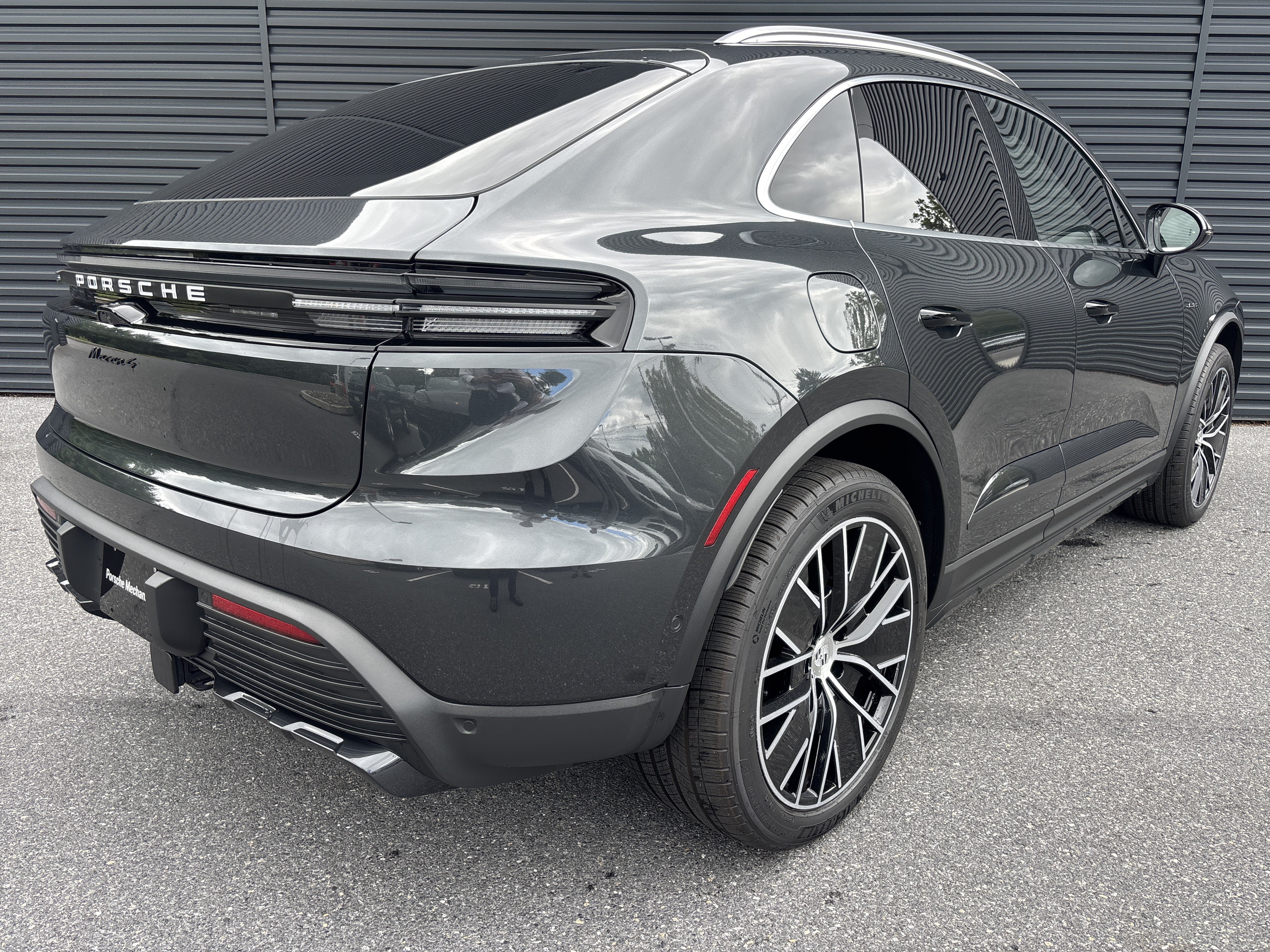 New 2025 Porsche Macan 4 Electric AWD/4WD image 9