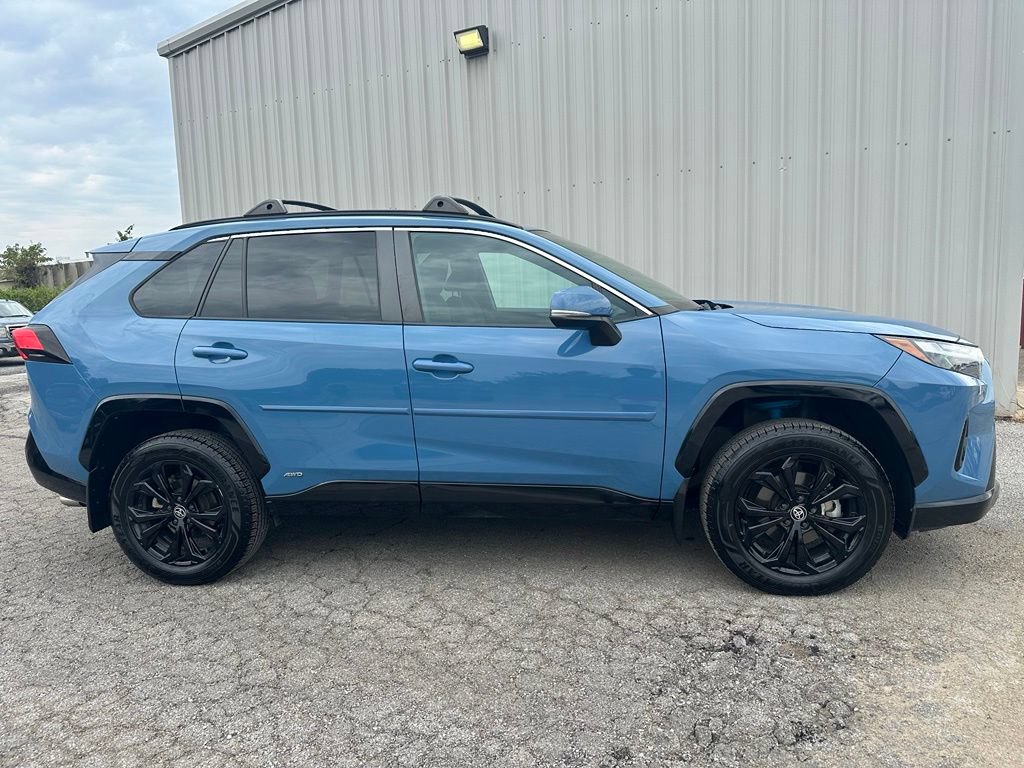 Used 2022 Toyota RAV4 SE AWD/4WD image 4