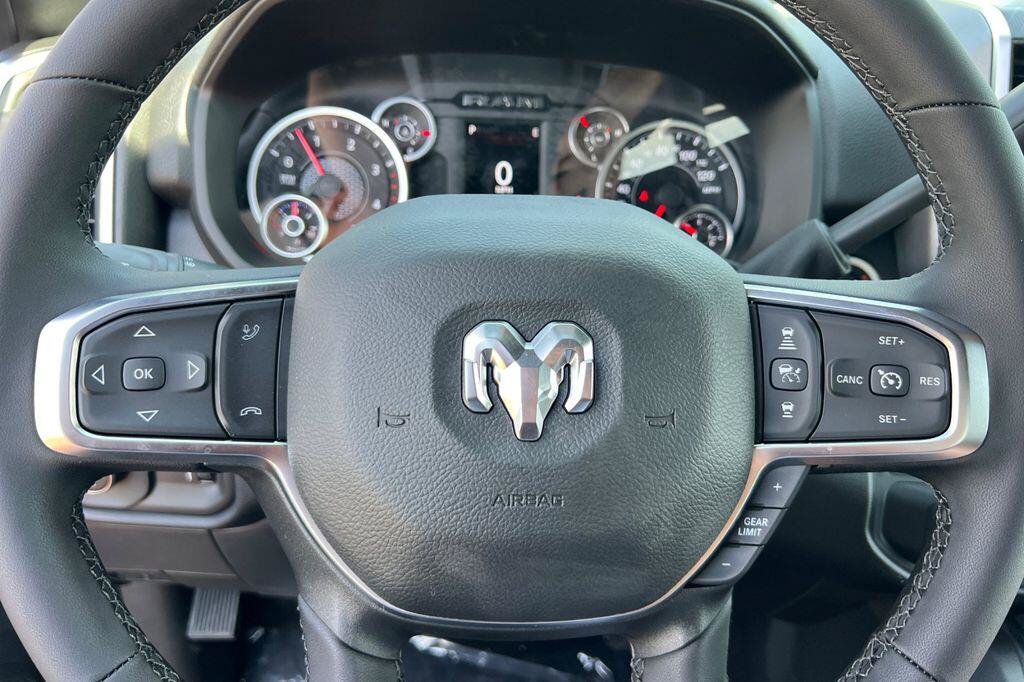 New 2026 RAM 2500 Big Horn AWD/4WD image 23