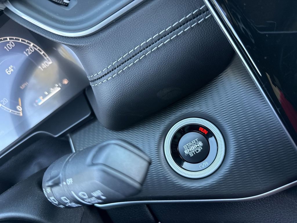 New 2025 Jeep Grand Cherokee Altitude image 18