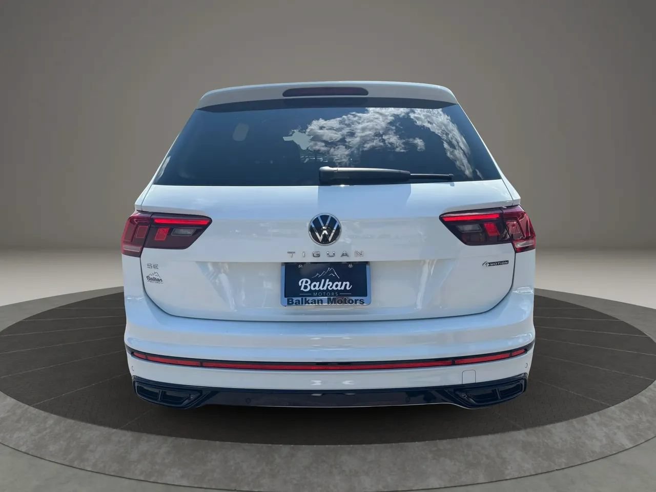Used 2022 Volkswagen Tiguan SE R-Line AWD/4WD image 5