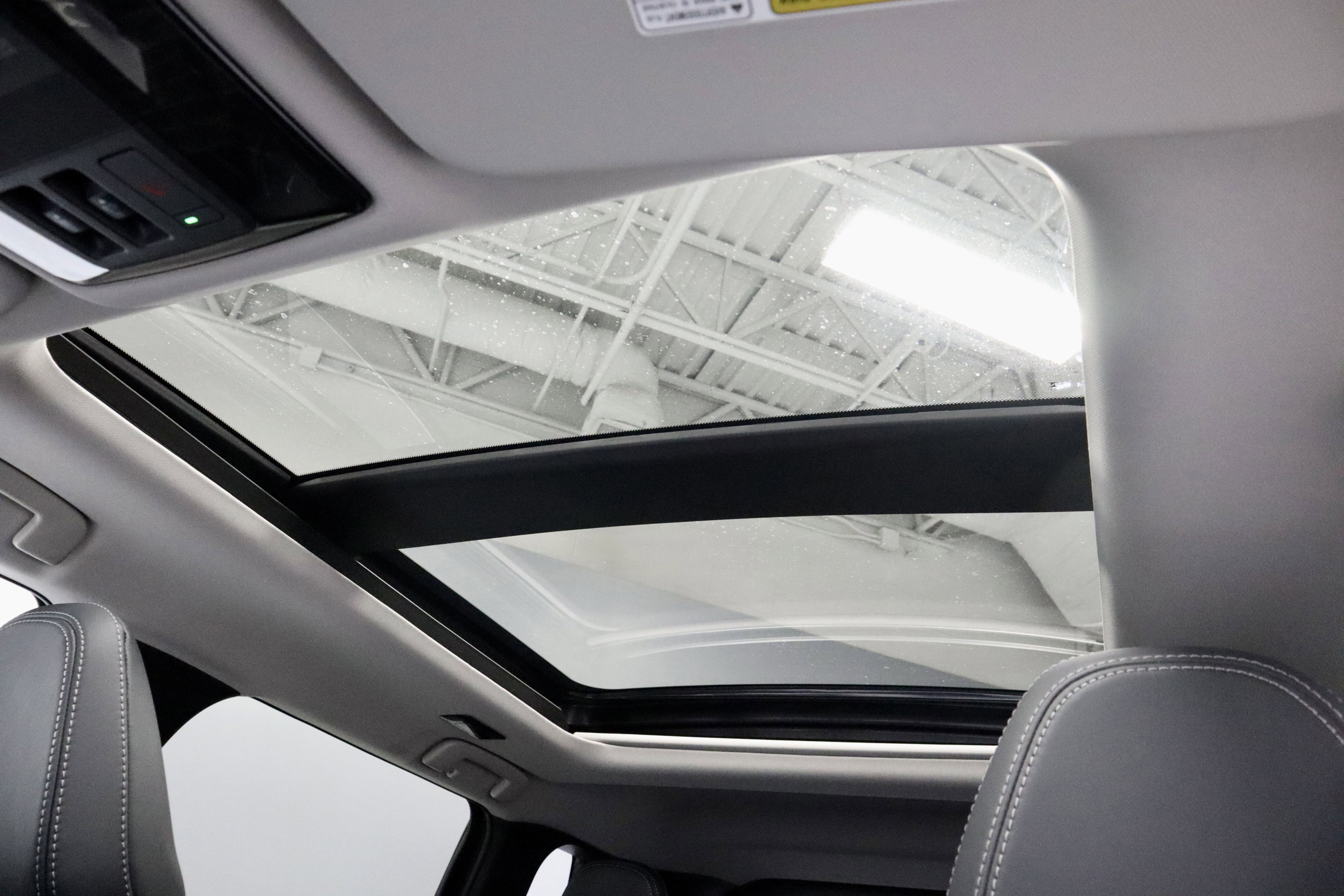 New 2025 Mitsubishi Outlander SE image 32