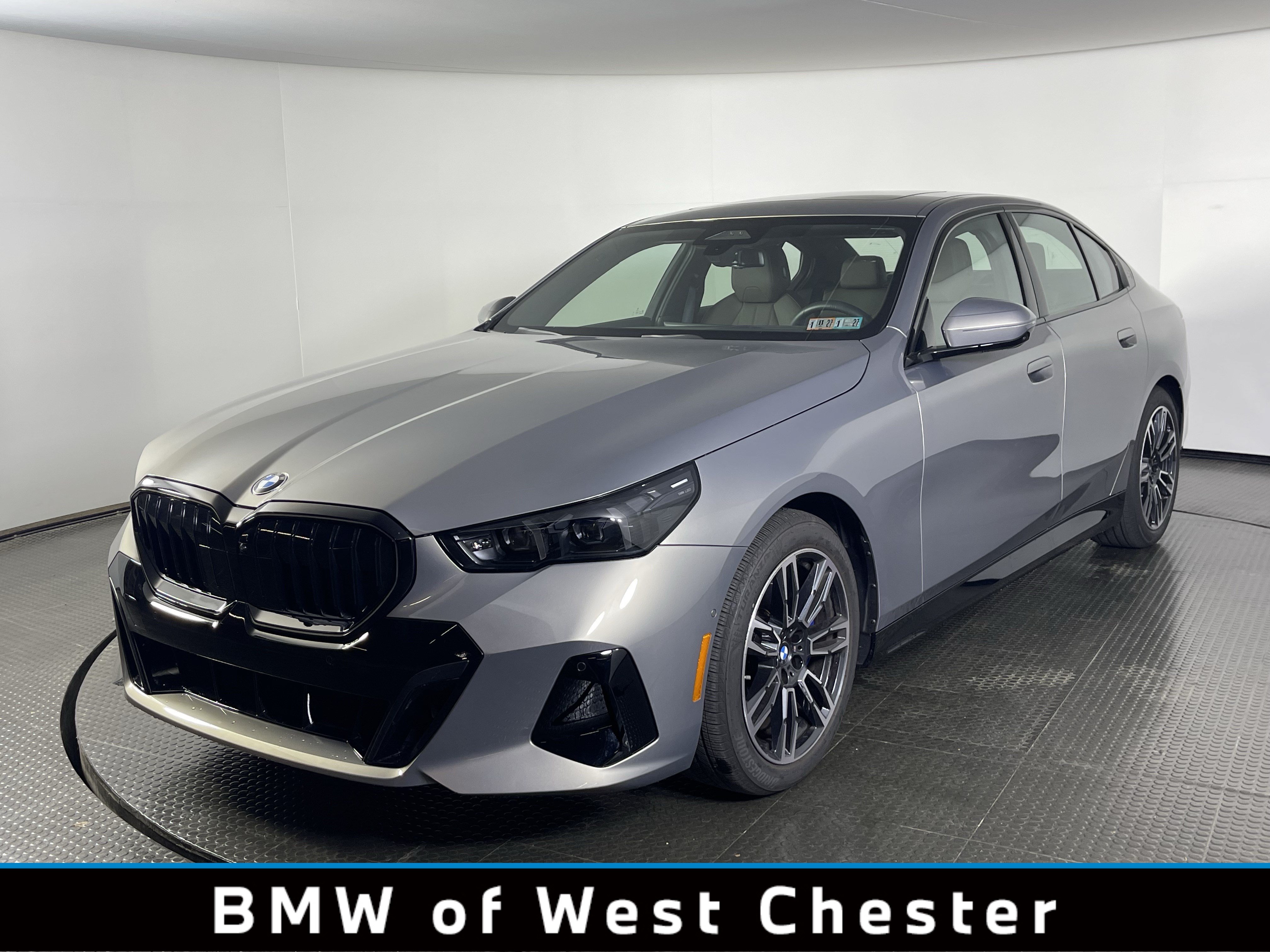 Used 2026 BMW 530i xDrive w/ M Sport Package AWD/4WD image 1