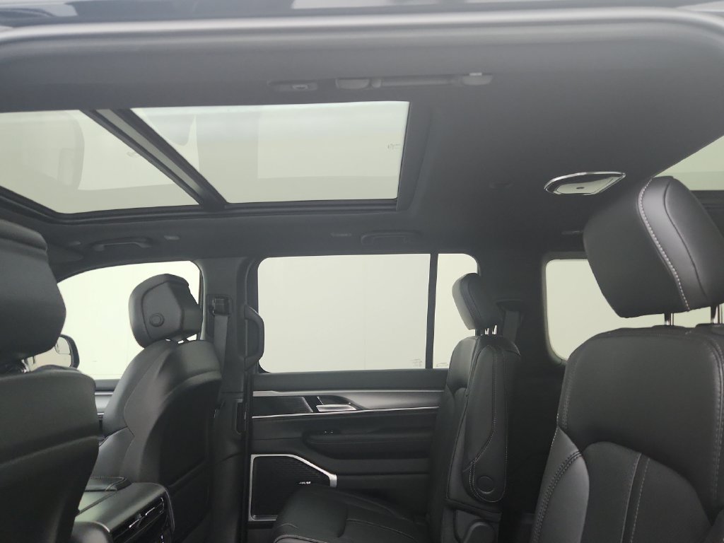 New 2026 Jeep Grand Wagoneer L 4WD w/ Premium Group I image 29