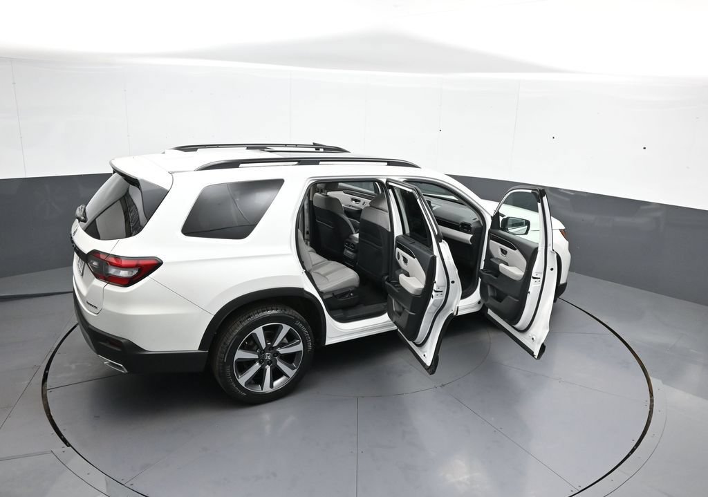 Certified 2024 Honda Pilot Touring image 47