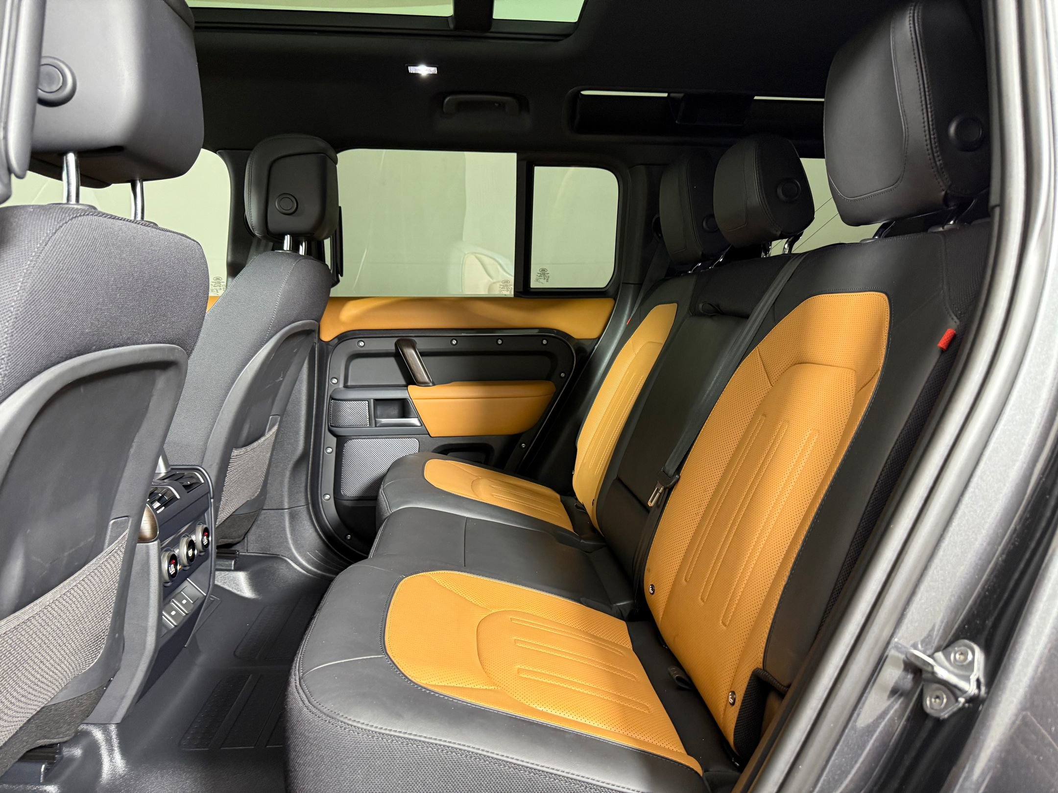 Used 2024 Land Rover Defender 110 X image 13