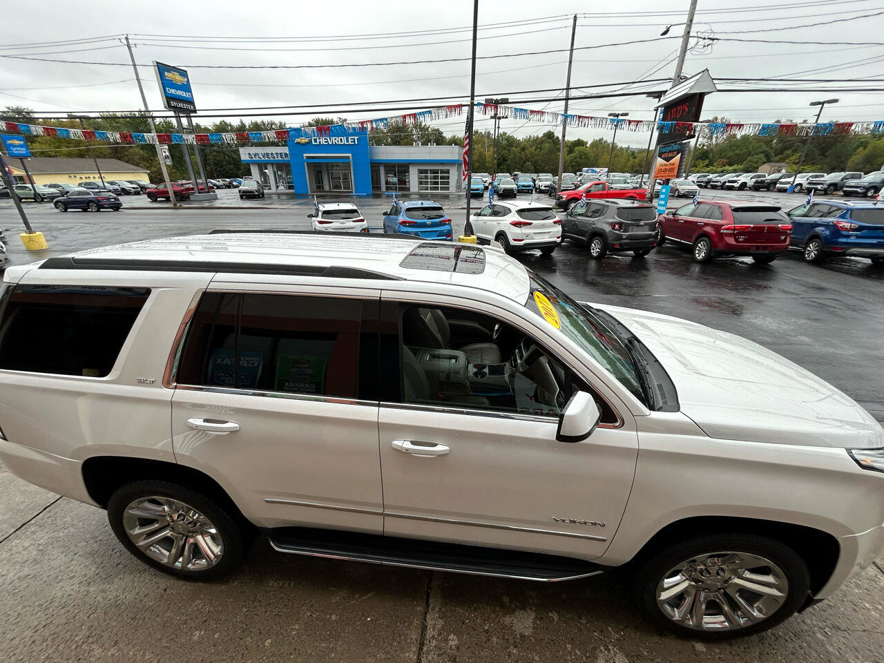 Used 2017 GMC Yukon SLT w/ Premium Edition image 5
