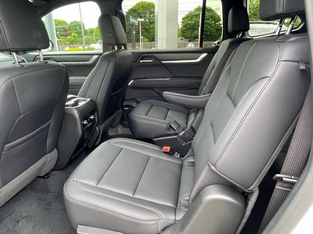Used 2024 GMC Acadia Elevation w/ Luxury Package AWD/4WD image 11