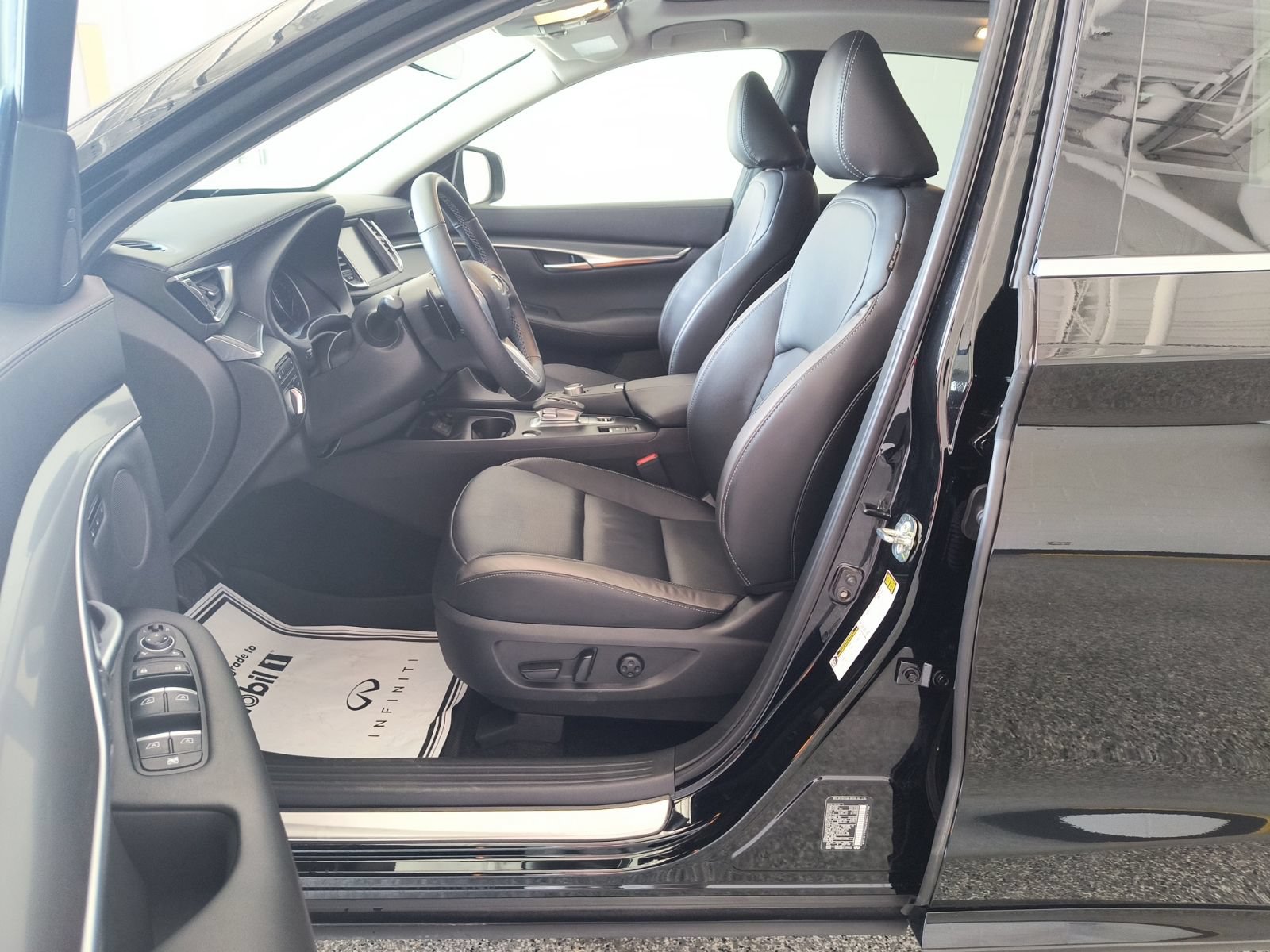 Certified 2025 INFINITI QX50 Luxe AWD/4WD image 9