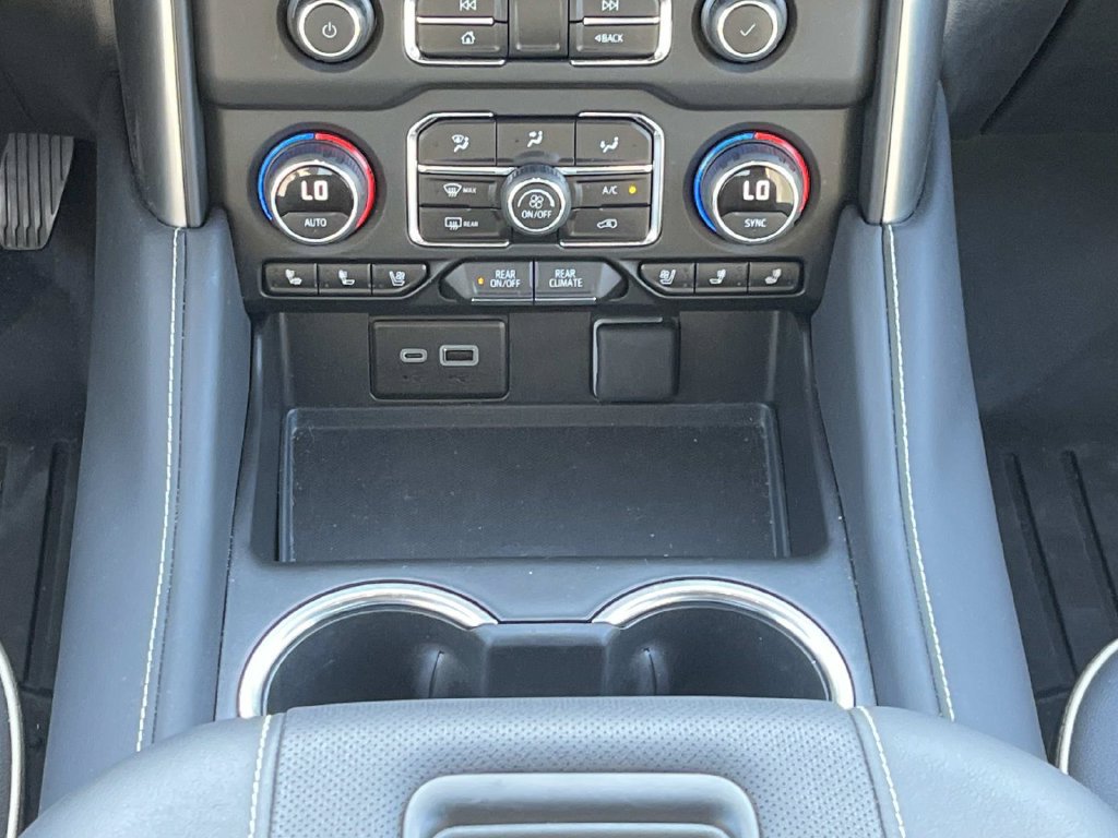 Used 2024 Chevrolet Suburban Premier AWD/4WD image 18