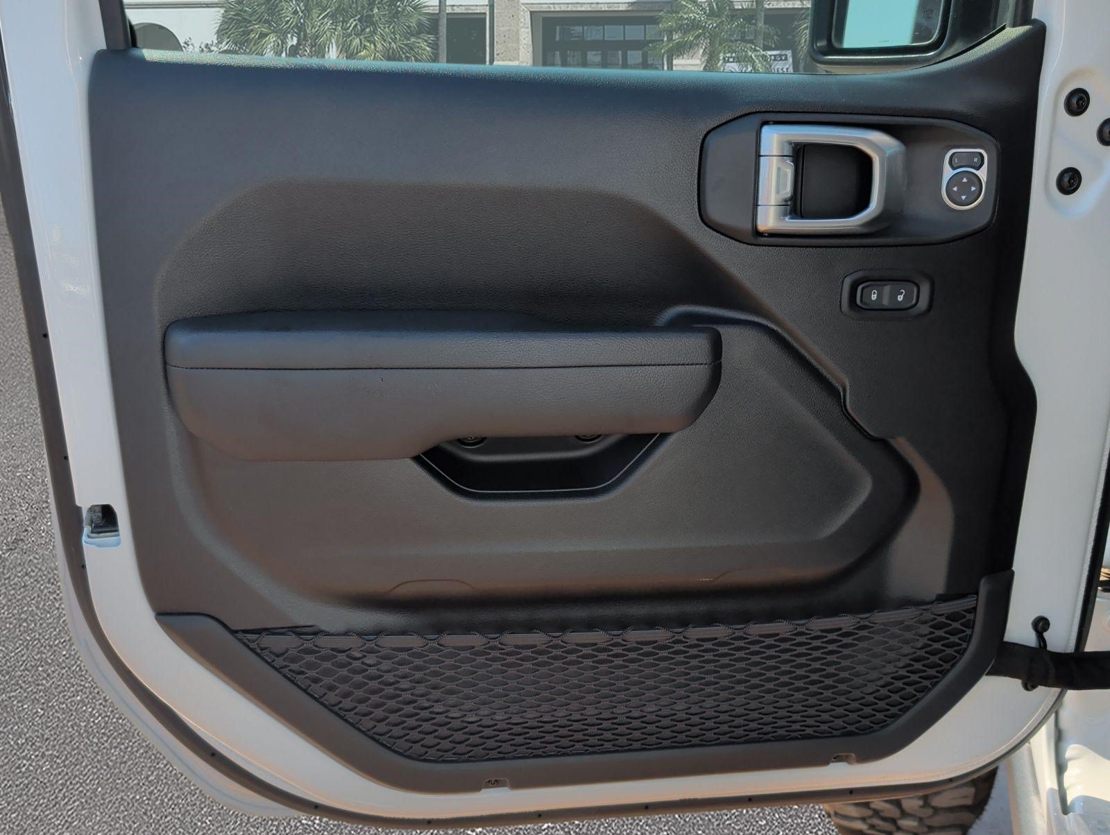 Used 2024 Jeep Gladiator Sport AWD/4WD image 8